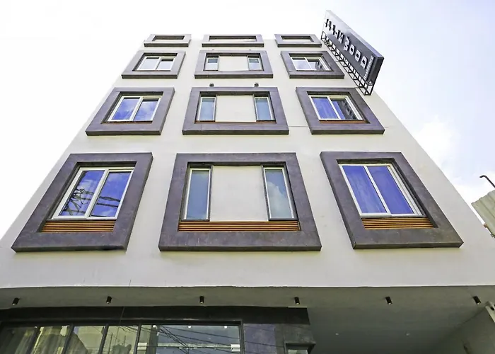 Hotel Apple Tree Residency - Offering Free Airport Shuttle New Delhi
